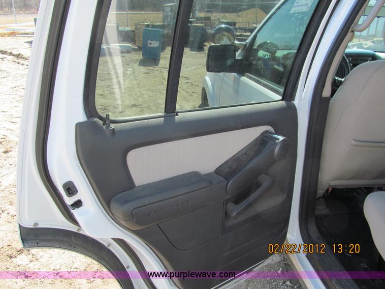 image for item A8191 2008 Ford Explorer SUV