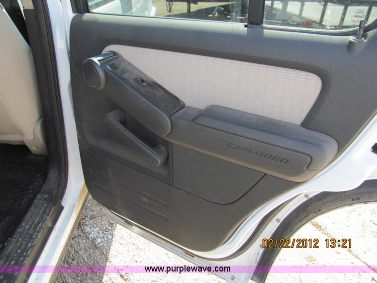 image for item A8191 2008 Ford Explorer SUV
