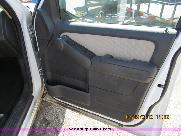 image for item A8191 2008 Ford Explorer SUV
