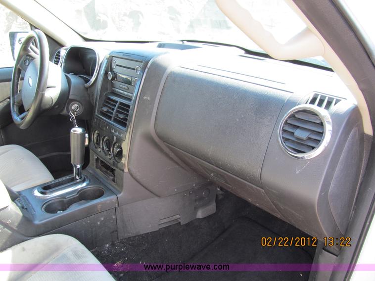 image for item A8191 2008 Ford Explorer SUV