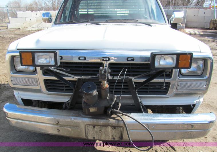 image for item A8192 1992 Dodge Power Ram 350 flatbed truck