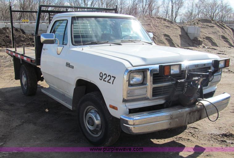 image for item A8192 1992 Dodge Power Ram 350 flatbed truck