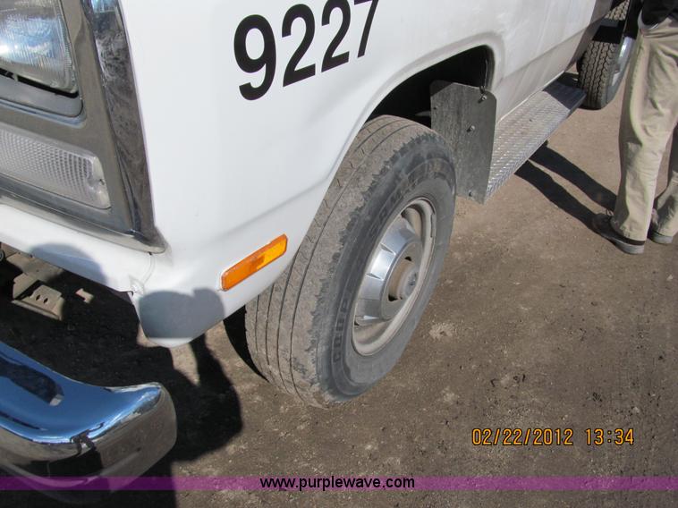 image for item A8192 1992 Dodge Power Ram 350 flatbed truck