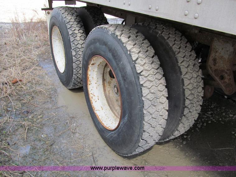 image for item A8194 1988 Great Dane 48' van trailer