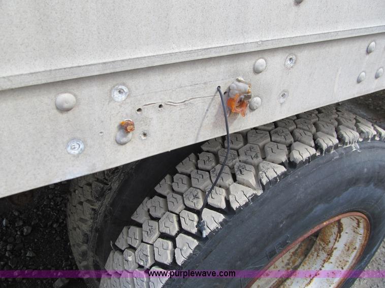 image for item A8194 1988 Great Dane 48' van trailer