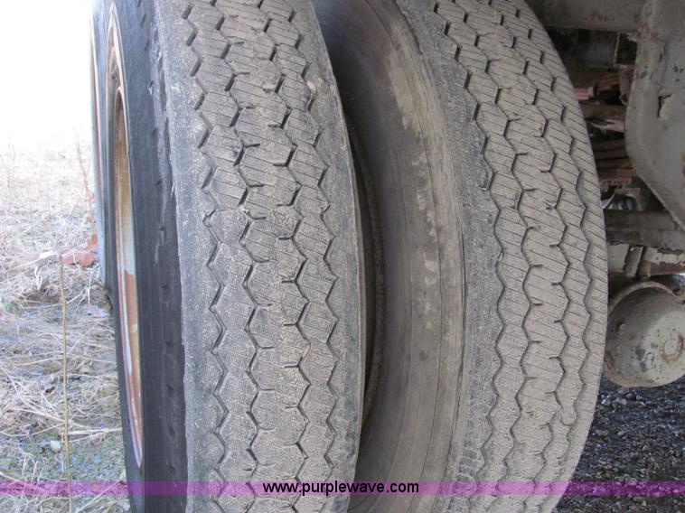 image for item A8196 1976 Great Dane 45' van trailer