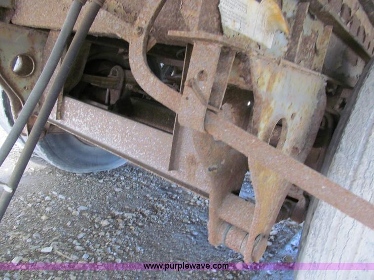 image for item A8197 1987 Fruehauf 48' van trailer