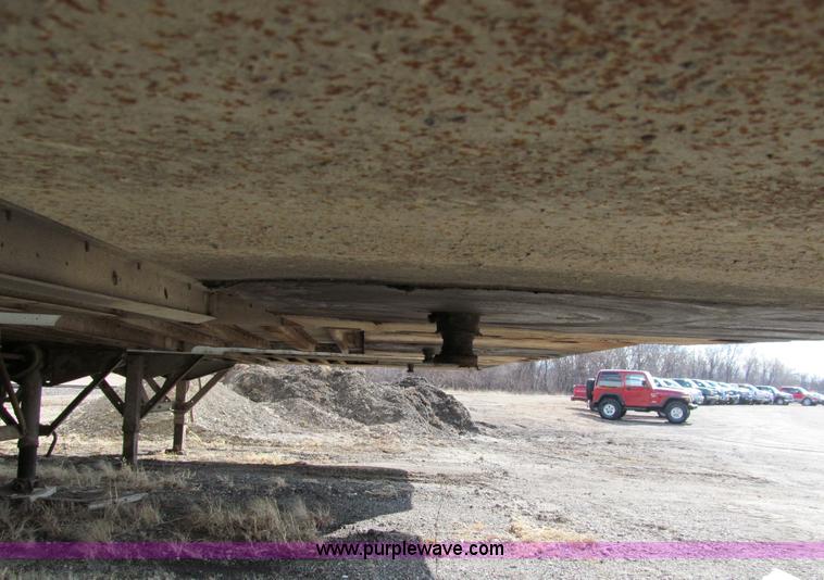 image for item A8198 1990 Utility 48' van trailer