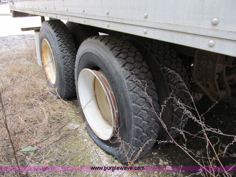 image for item A8198 1990 Utility 48' van trailer