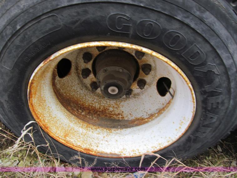 image for item A8198 1990 Utility 48' van trailer