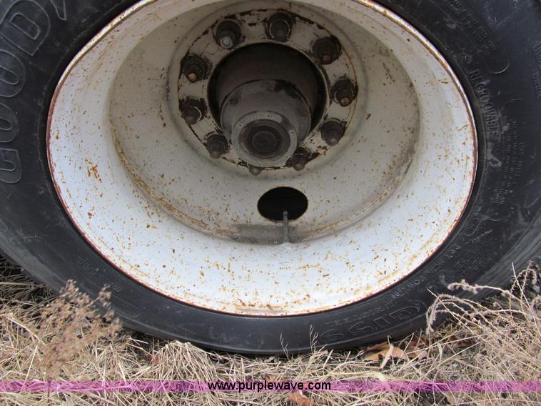 image for item A8198 1990 Utility 48' van trailer