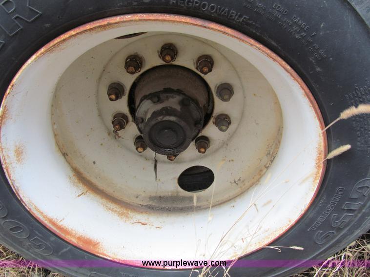 image for item A8198 1990 Utility 48' van trailer