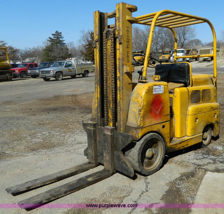 image for item B3549 Allis Chalmers FT 7024PS  forklift