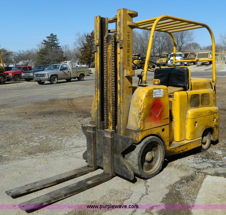image for item B3549 Allis Chalmers FT 7024PS  forklift