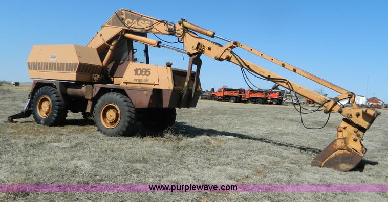 image for item B3553 Case 1085 Cruz-Air  excavator