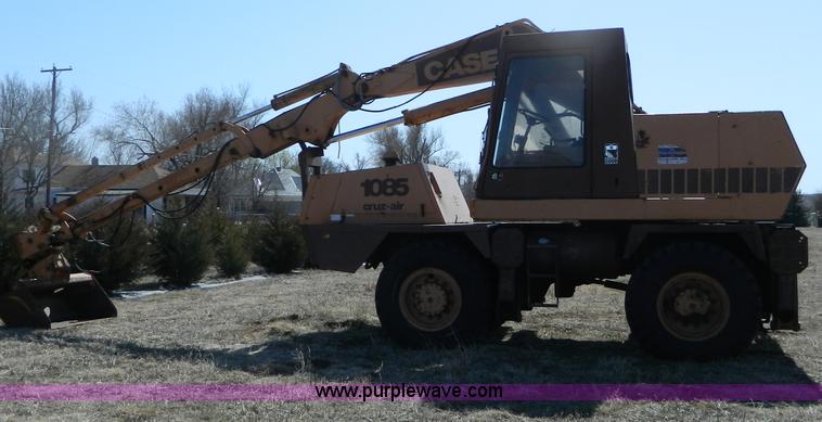 image for item B3553 Case 1085 Cruz-Air  excavator