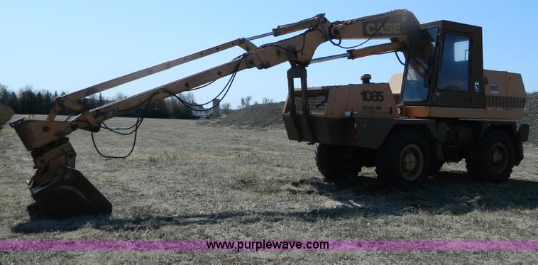 image for item B3553 Case 1085 Cruz-Air  excavator