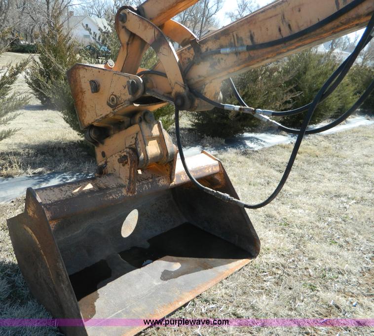 image for item B3553 Case 1085 Cruz-Air  excavator