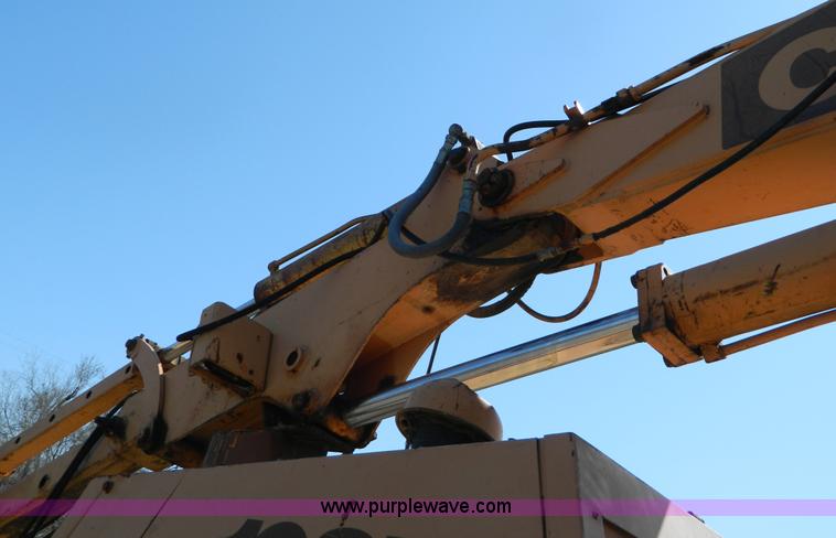 image for item B3553 Case 1085 Cruz-Air  excavator