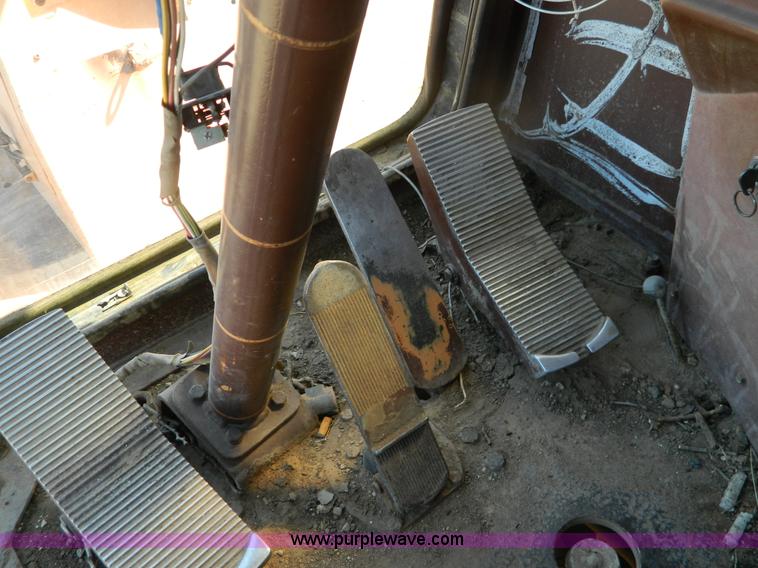 image for item B3553 Case 1085 Cruz-Air  excavator