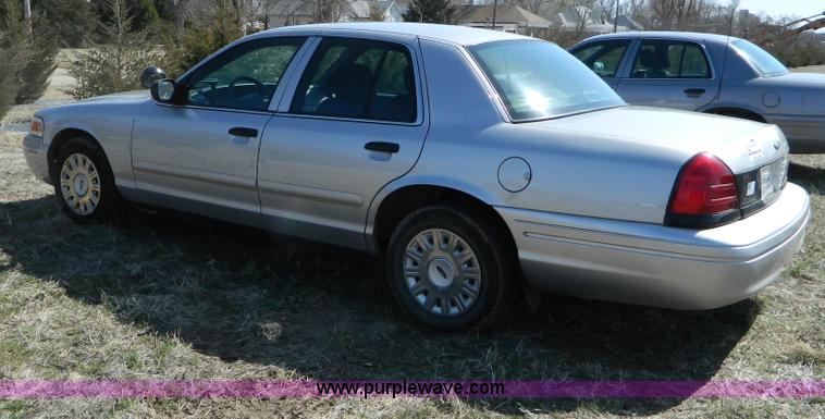 image for item B3554 2005 Ford Crown Victoria  Police Interceptor