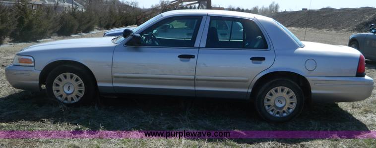 image for item B3554 2005 Ford Crown Victoria  Police Interceptor