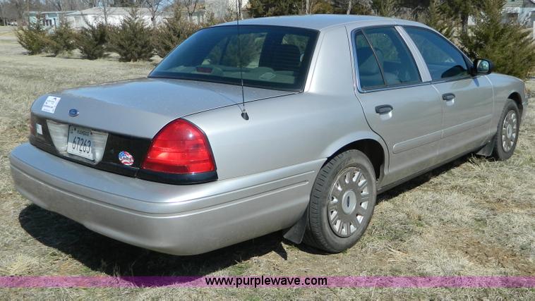 image for item B3554 2005 Ford Crown Victoria  Police Interceptor