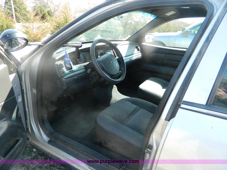 image for item B3554 2005 Ford Crown Victoria  Police Interceptor