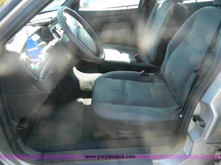 image for item B3554 2005 Ford Crown Victoria  Police Interceptor