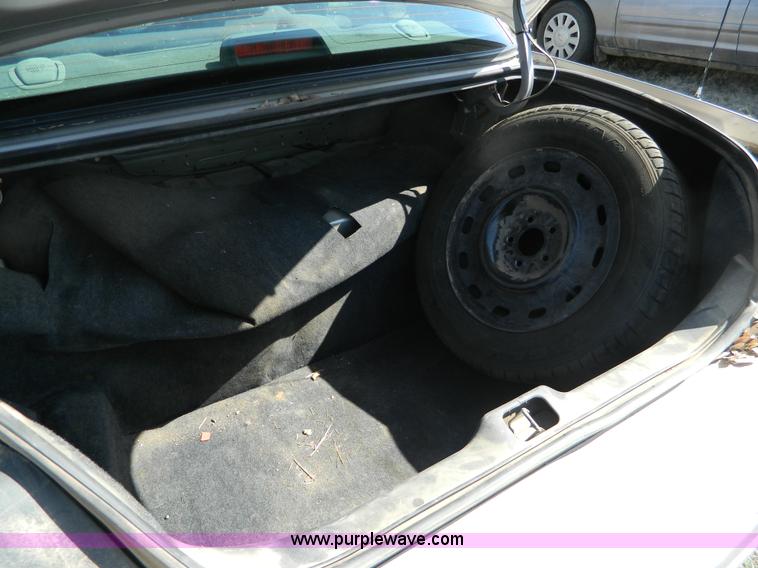 image for item B3554 2005 Ford Crown Victoria  Police Interceptor