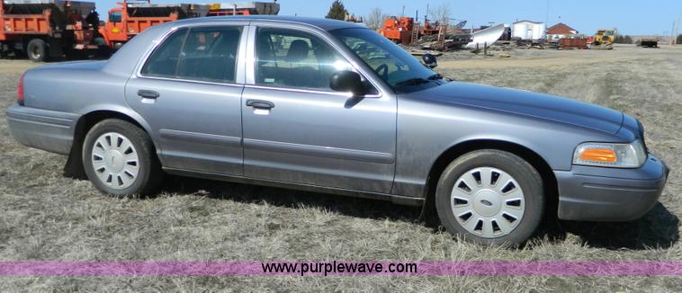 image for item B3555 2006 Ford Crown Victoria  Police Interceptor
