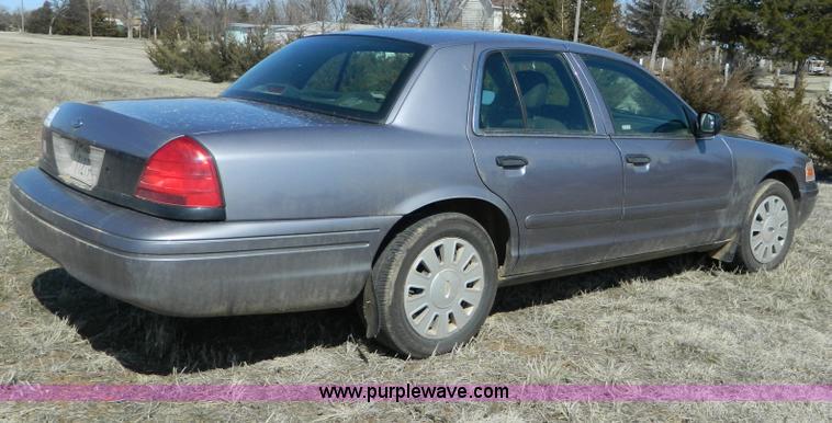 image for item B3555 2006 Ford Crown Victoria  Police Interceptor