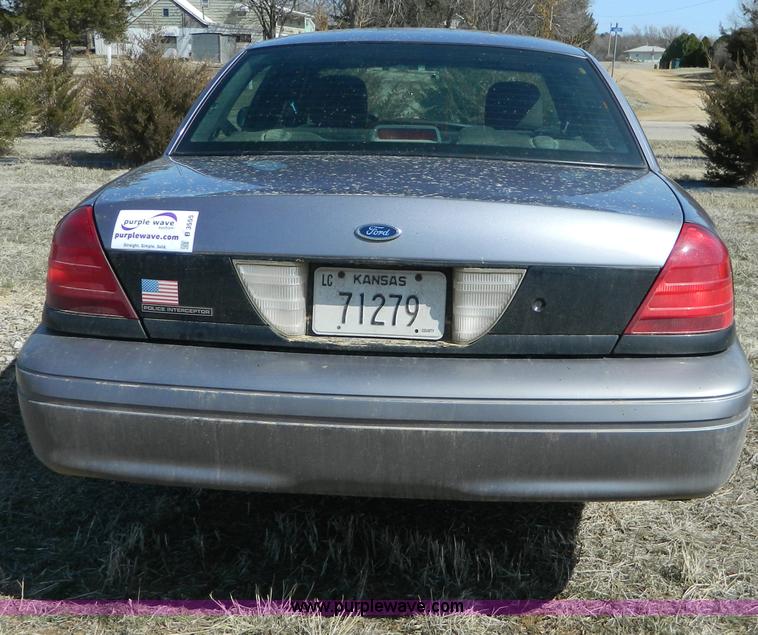 image for item B3555 2006 Ford Crown Victoria  Police Interceptor