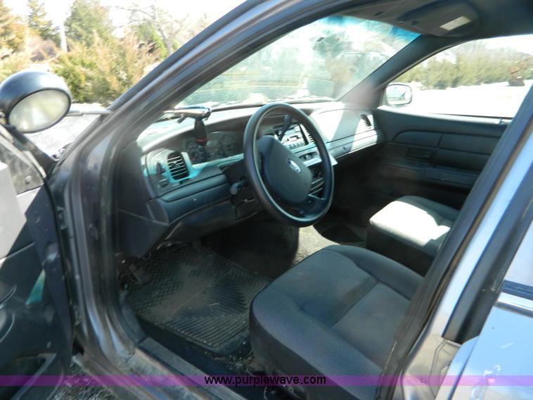 image for item B3555 2006 Ford Crown Victoria  Police Interceptor