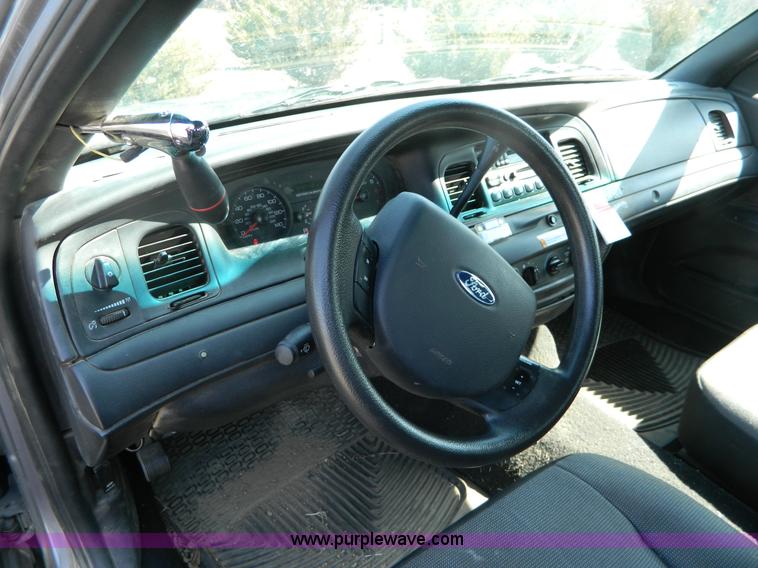image for item B3555 2006 Ford Crown Victoria  Police Interceptor