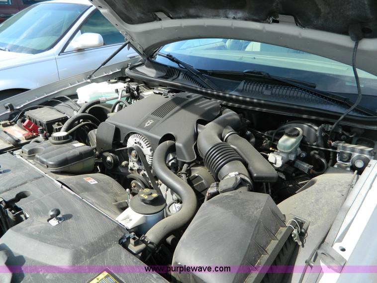 image for item B3570 2003 Lincoln Town Car Signature