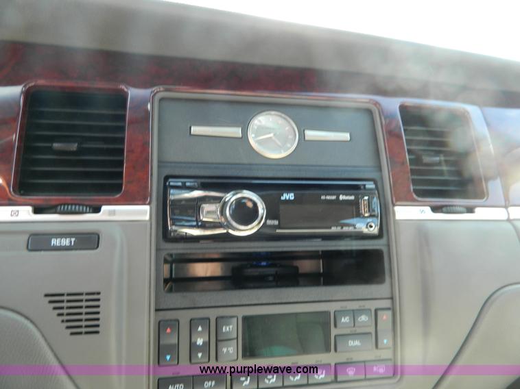 image for item B3570 2003 Lincoln Town Car Signature