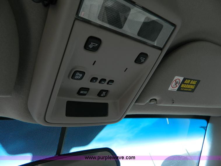 image for item B3570 2003 Lincoln Town Car Signature