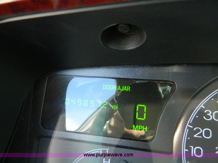 image for item B3570 2003 Lincoln Town Car Signature