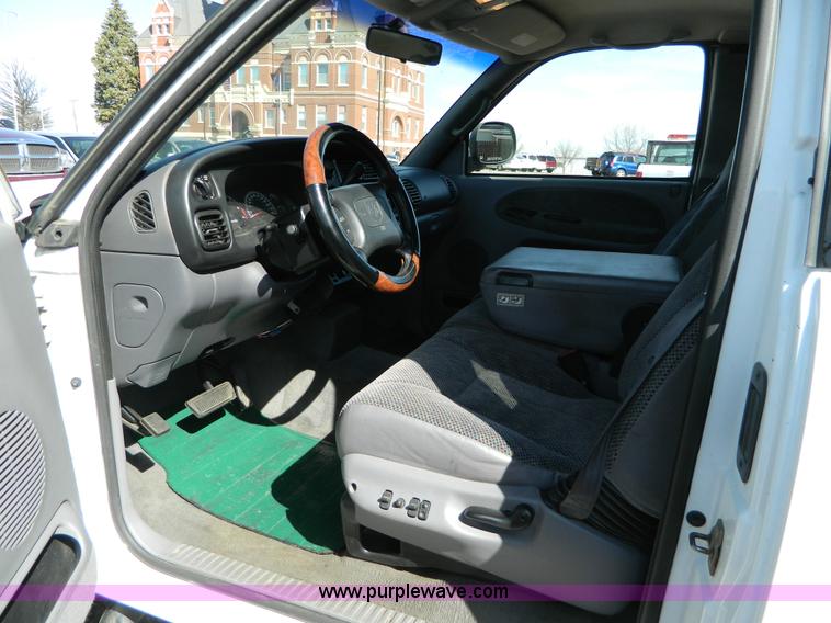 image for item B3577 1999 Dodge Ram 2500 quad cab pickup truck