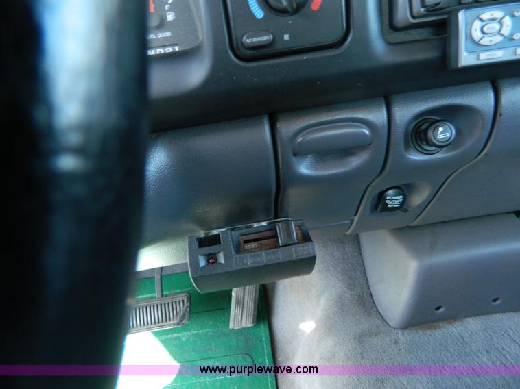 image for item B3577 1999 Dodge Ram 2500 quad cab pickup truck