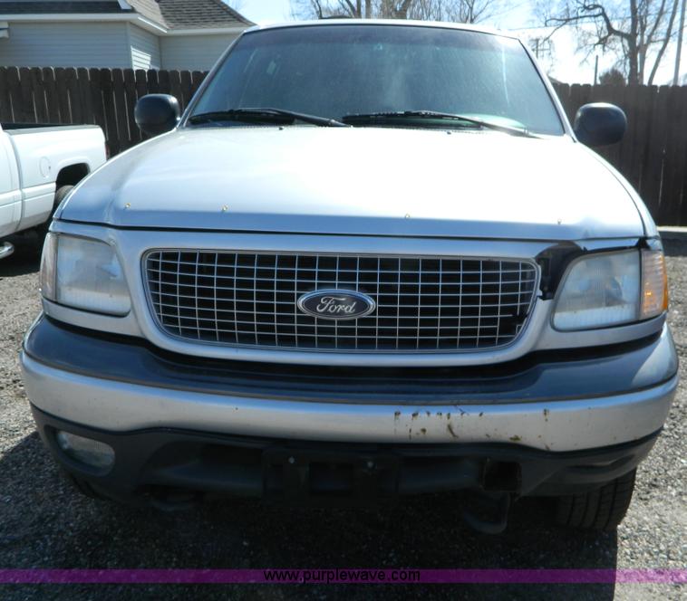 image for item B3578 2001 Ford Expedition XLT SUV