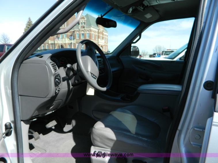 image for item B3578 2001 Ford Expedition XLT SUV