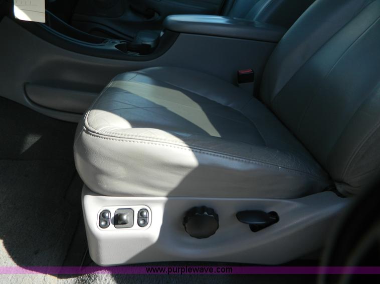 image for item B3578 2001 Ford Expedition XLT SUV