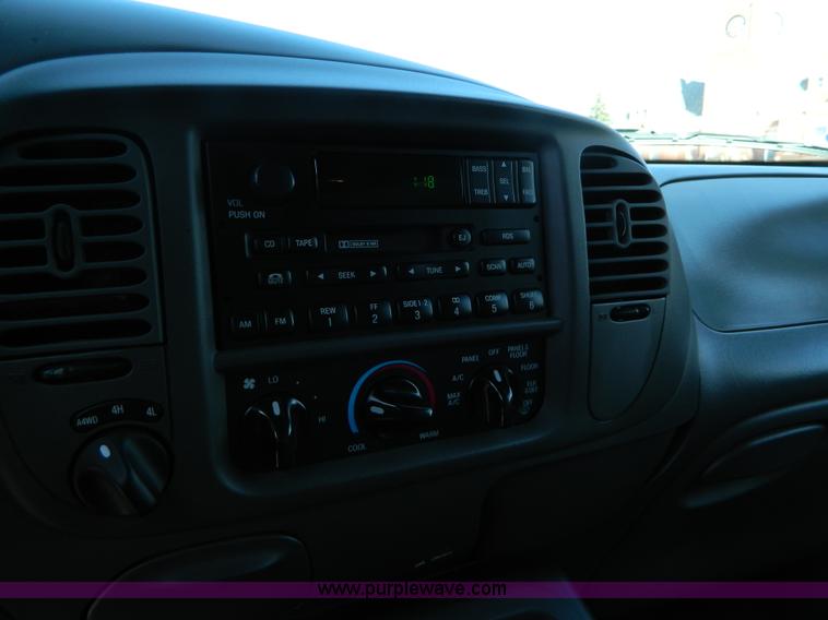 image for item B3578 2001 Ford Expedition XLT SUV