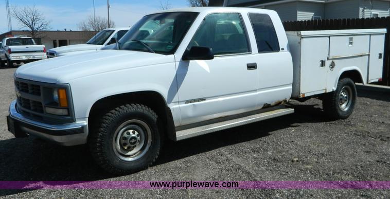 image for item B3580 1998 Chevrolet 2500 extended cab pickup truck