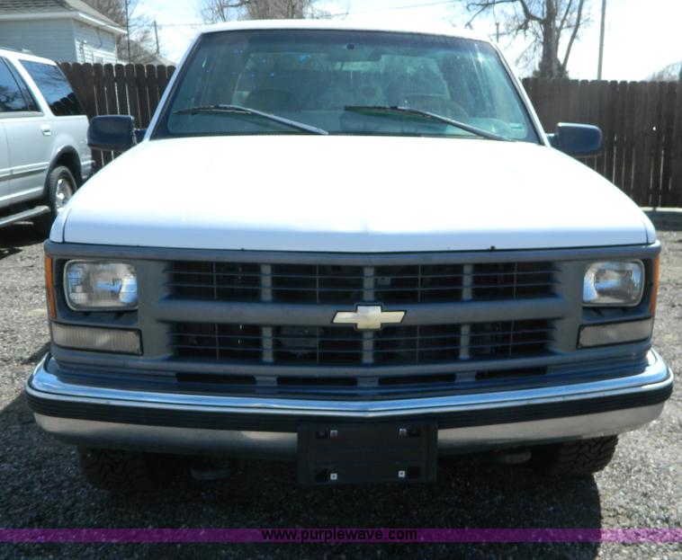 image for item B3580 1998 Chevrolet 2500 extended cab pickup truck