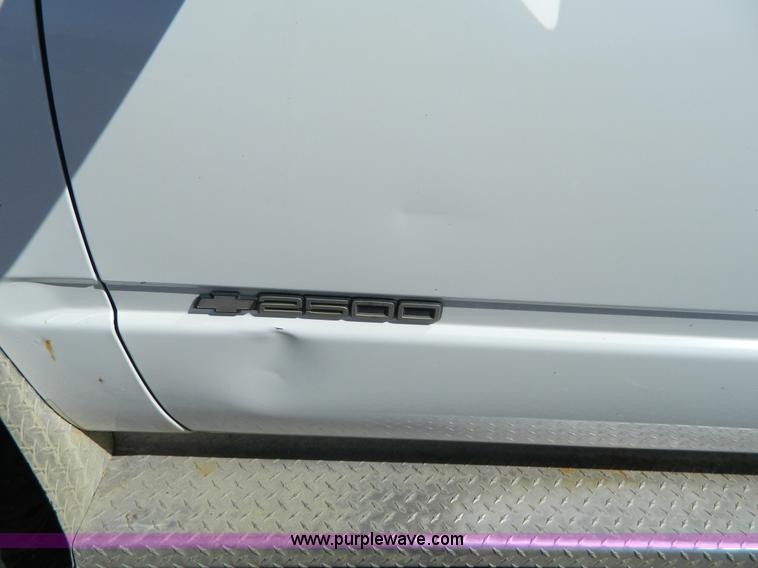 image for item B3580 1998 Chevrolet 2500 extended cab pickup truck