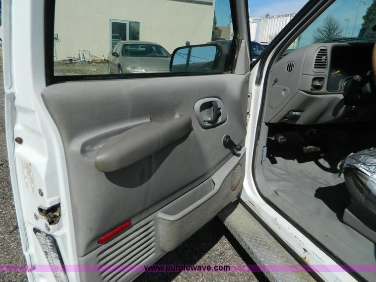 image for item B3580 1998 Chevrolet 2500 extended cab pickup truck