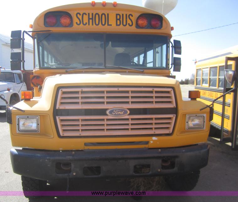 image for item B5706 1994 Ford Bluebird B700 school bus